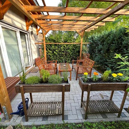 Ferienwohnung Im Stadtzentrum Von Bernau - Komfortable Wohnung Mit 2 Zimmern, Bad, Spuelmaschine, Waschmaschine, Komplette Kueche, Wlan, Terrasse, Ruhige Lage Bernau bei Berlin Buitenkant foto
