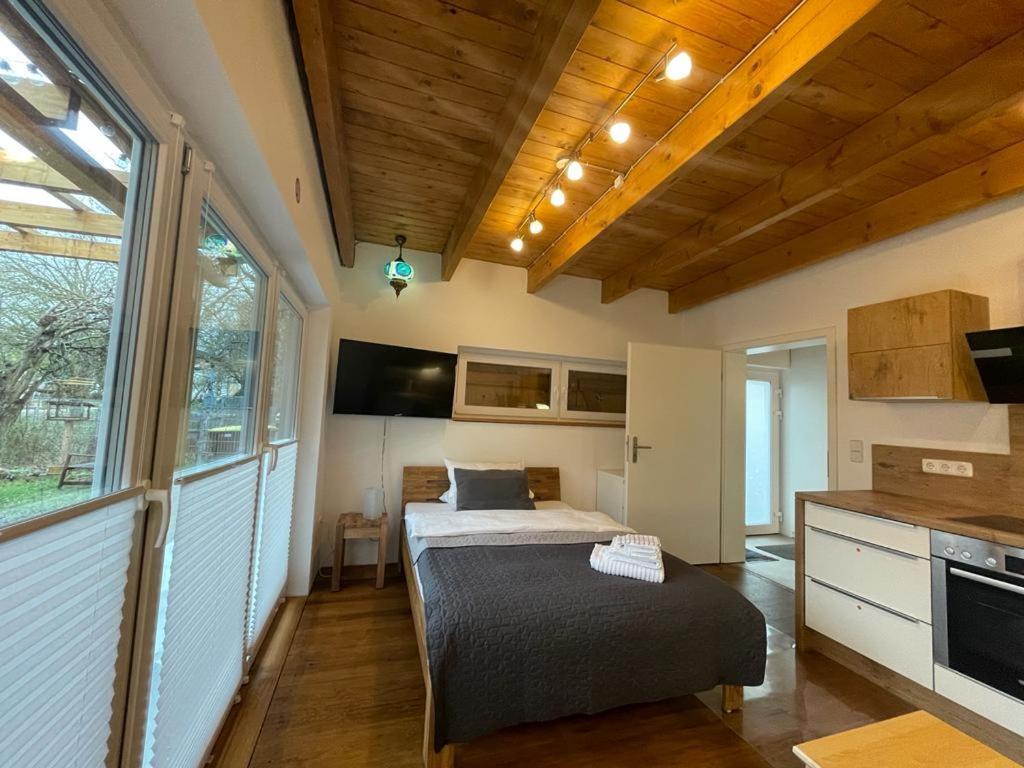Ferienwohnung Im Stadtzentrum Von Bernau - Komfortable Wohnung Mit 2 Zimmern, Bad, Spuelmaschine, Waschmaschine, Komplette Kueche, Wlan, Terrasse, Ruhige Lage Bernau bei Berlin Buitenkant foto