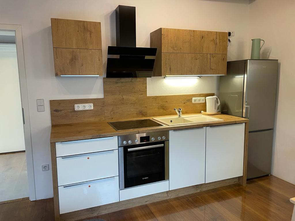 Ferienwohnung Im Stadtzentrum Von Bernau - Komfortable Wohnung Mit 2 Zimmern, Bad, Spuelmaschine, Waschmaschine, Komplette Kueche, Wlan, Terrasse, Ruhige Lage Bernau bei Berlin Buitenkant foto