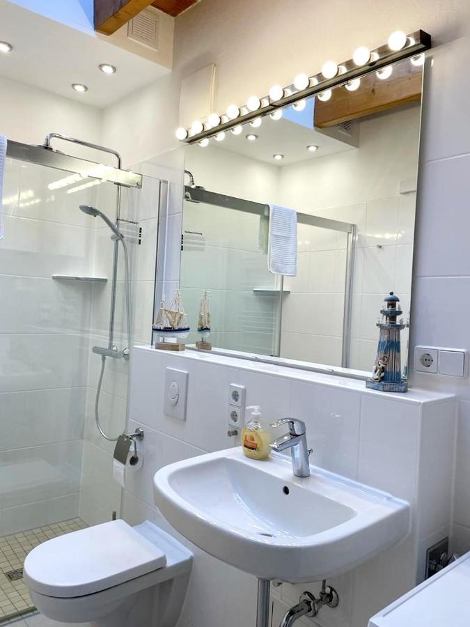 Ferienwohnung Im Stadtzentrum Von Bernau - Komfortable Wohnung Mit 2 Zimmern, Bad, Spuelmaschine, Waschmaschine, Komplette Kueche, Wlan, Terrasse, Ruhige Lage Bernau bei Berlin Buitenkant foto